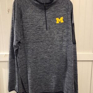 Colosseum Charcoal Heather Pullover with Light Logo